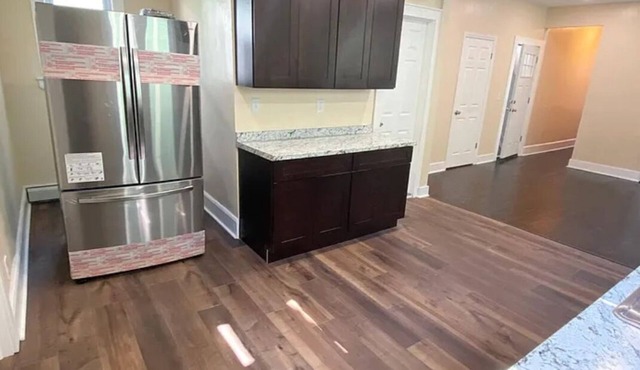 Charming 2-bedroom apartment in Irvington with WiFi