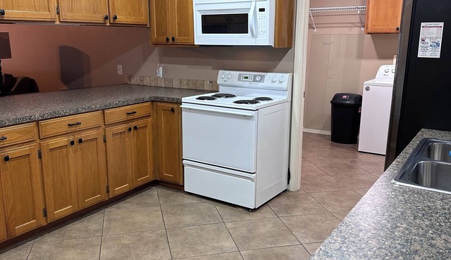 Charming 2-bedroom apartment with WiFi, AC in wonderful McAlester
