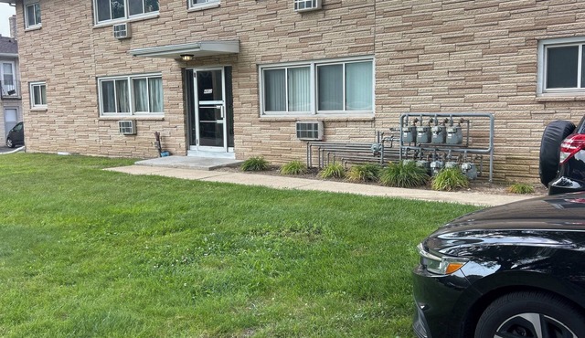 Charming 2-bedroom apartment in tranquil McFarland with AC