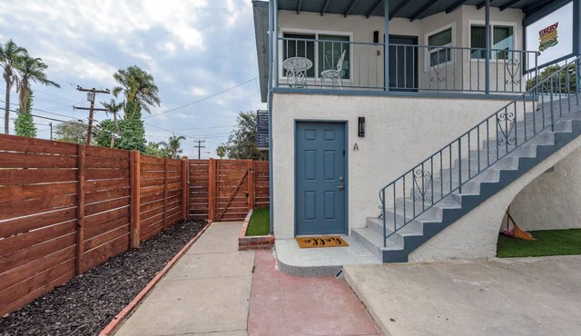 Charming 2-bedroom apartment in Central San Diego with AC!