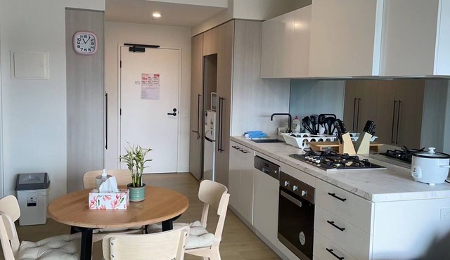 Charming 2-bedroom apartment in brilliant Clayton with AC, WiFi