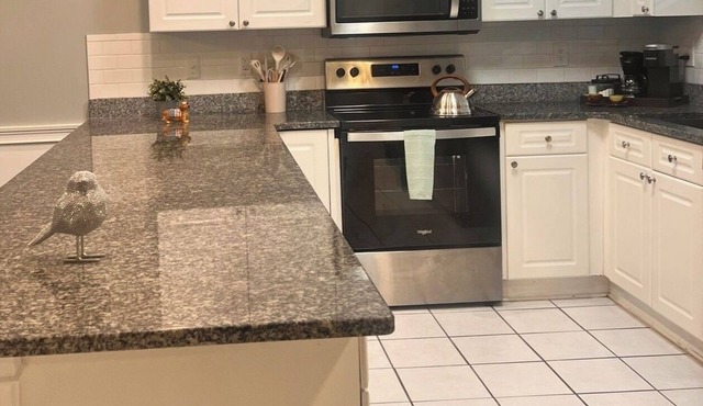 Charming 2-bedroom apartment in lovely Charlotte with WiFi, and work space.
