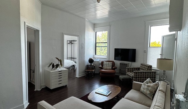 Charming 2-bedroom apartment in marvelous Chewelah with AC, WiFi