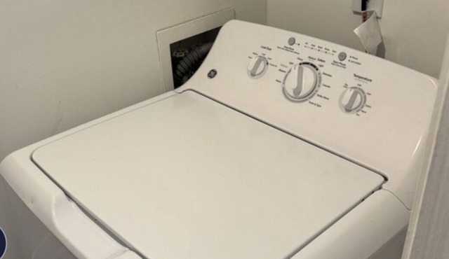 Charming 2-bedroom apartment with AC, WiFi in nice Kennesaw