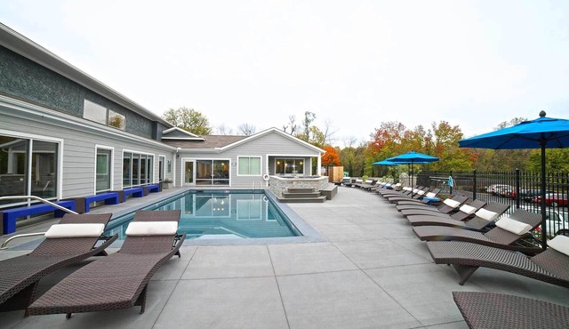 Charming 2-bedroom apartment with AC, fitness room in enjoyable Lawrence