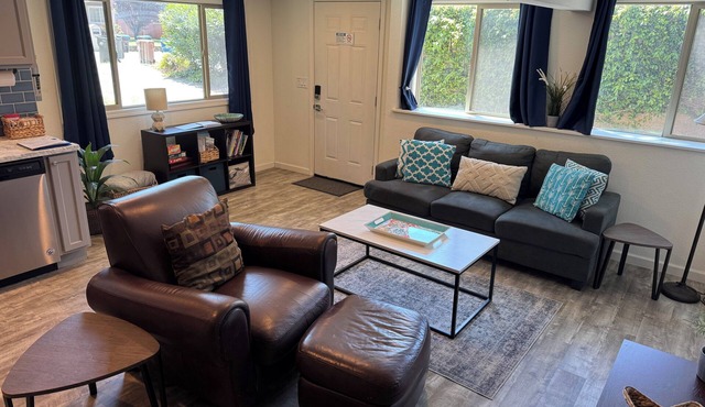 Charming 2-bedroom apartment with AC, WiFi in welcoming Martinez