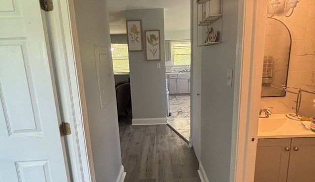 Charming 2-bedroom apartment in marvelous Matteson with AC, WiFi l