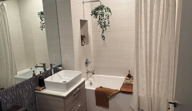 Charming 2-bedroom apartment with AC, fitness room in enchanting New York