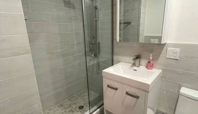 Charming 2-bedroom apartment with AC, WiFi in brilliant East Harlem