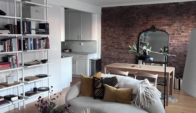Charming 2-bedroom apartment with AC near park/walking trails