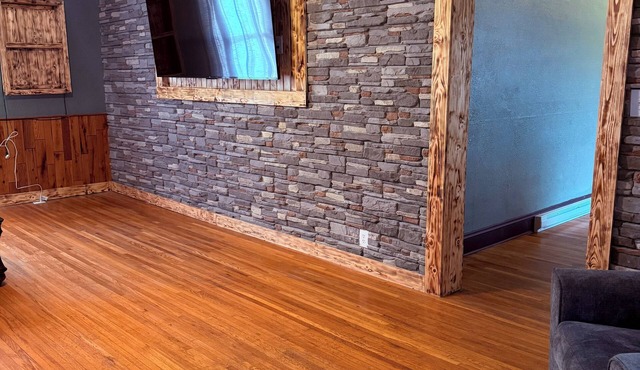 Charming 2-bedroom apartment in Rainelle with out door hot tub