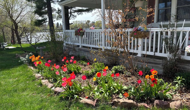 Charming 2-bedroom apartment in marvelous Bloomer,WI. On Lake Como.