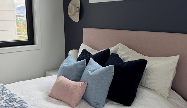 Charming 2-bedroom apartment in delightful Bozeman with AC