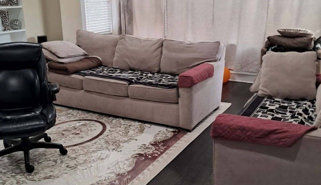 Charming 2-bedroom apartment in wonderful Chicago with WiFi, AC