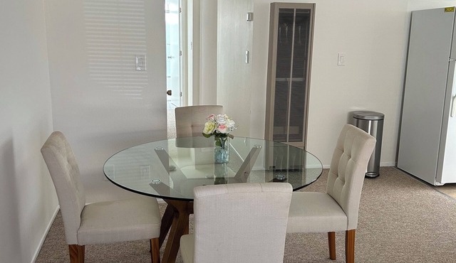 Charming 2-bedroom apartment in delightful Concord with AC