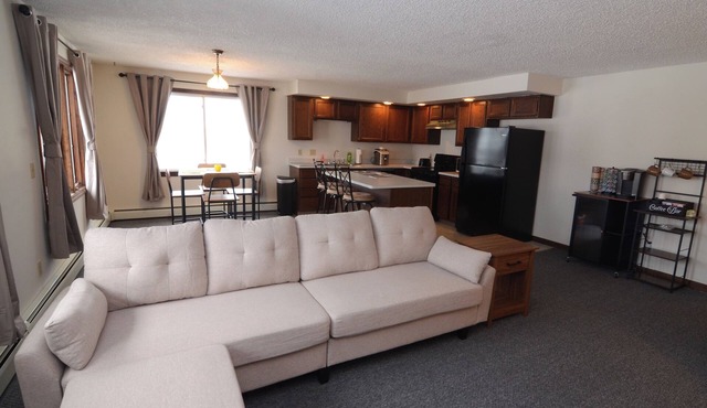 Charming 2-bedroom apartment with WiFi, AC in lovely Conesus