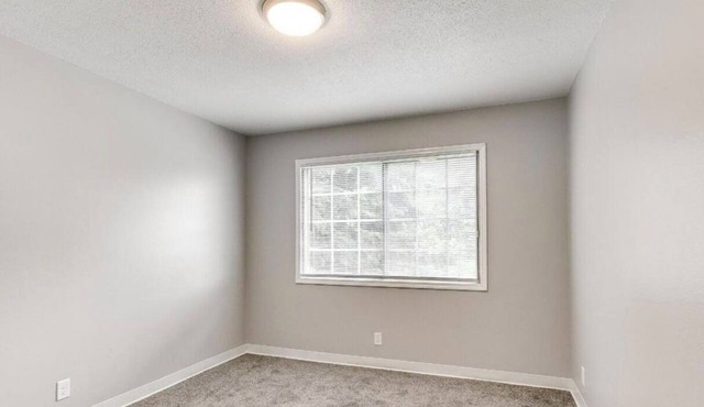 Charming 2-bedroom apartment in lovely Gilbert with private outdoor space