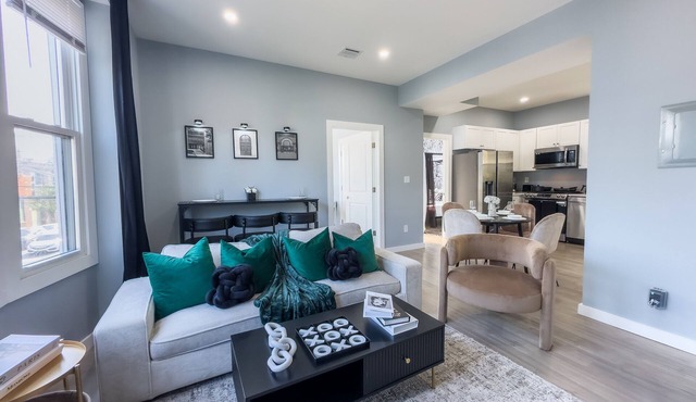 Charming 2-bedroom apartment with AC, WiFi in fabulous Harrison