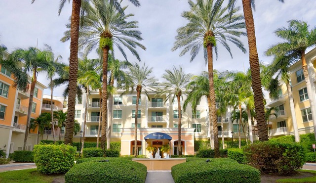 Charming 2-bedroom apartment with AC, fitness room in brilliant Lantana