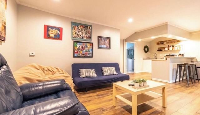 Charming 2-bedroom apartment with Fast WiFi, AC and a Soaking Tub in Memphis, TN