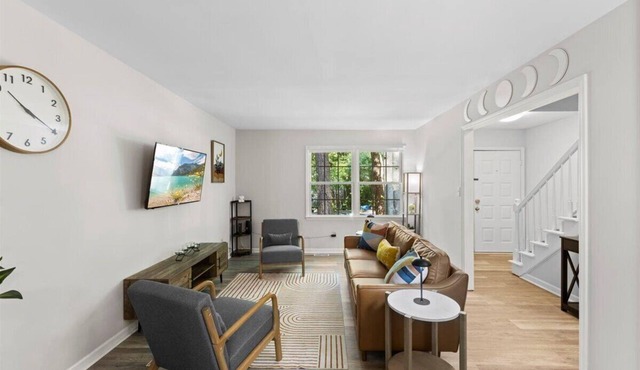 Charming 2-bedroom apartment~Centrally located near RDU