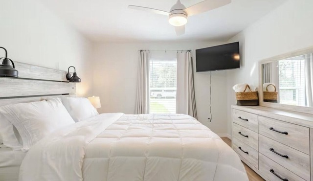 Charming 2-bedroom apartment in wonderful Sebring with WiFi