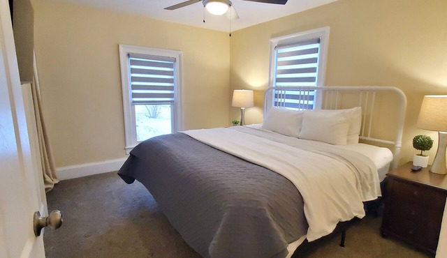 Charming 2-bedroom apartment in delightful Auburn with AC, WiFi, pet friendly