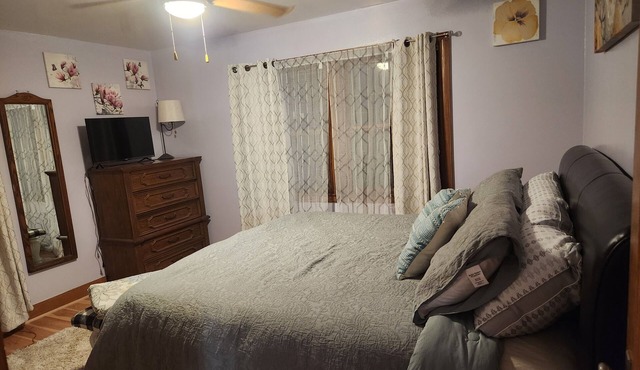 Charming 2-bedroom apartment with AC in vibrant Austin,Mn