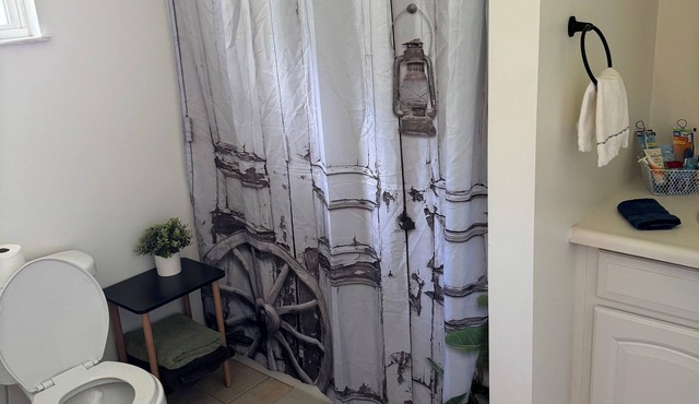 Charming 2-bedroom apartment with AC, WiFi in tranquil Benton