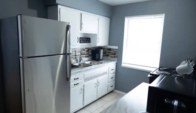 Charming 2-bedroom apartment with WiFi, AC in gorgeous Dayton [Apt 3]
