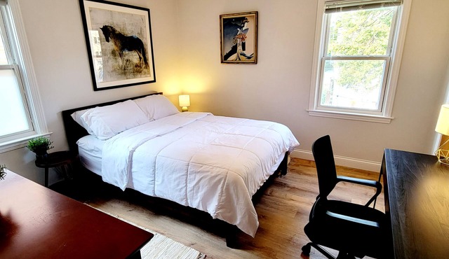 Charming 2 bedroom Apartment Near Everything- Monthly rental
