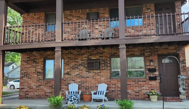 Charming 2-bedroom apartment in Toledo with WiFi, AC