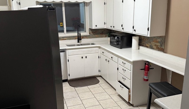 Charming 2-bedroom apartment in fabulous Toledo with AC, WiFi