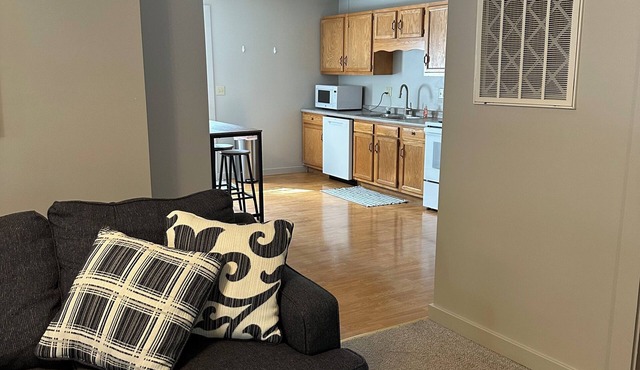 Charming 2-bedroom apartment with AC, fitness room/office in peaceful Wabash