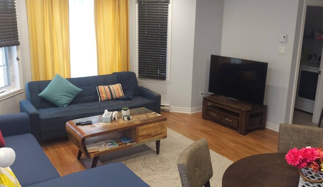 Charming 2-bedroom apartment with WiFi, AC in peaceful Laval