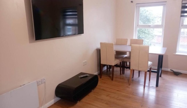 Charming 2-bedroom apartment in Erith with WiFi access
