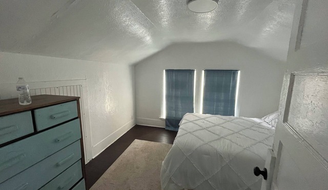 Charming 2-bedroom apartment with AC, WiFi in delightful Taft