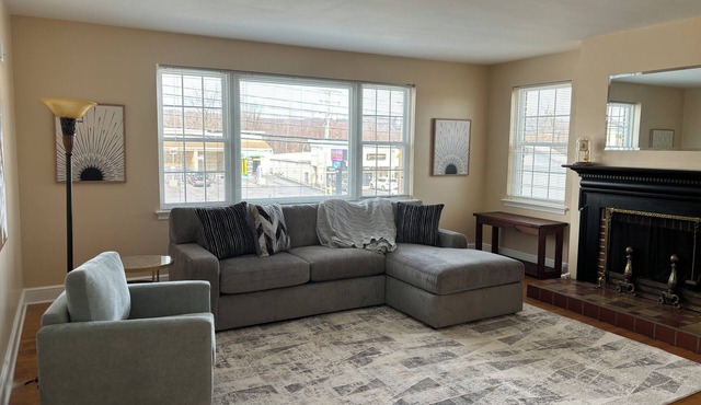 Charming 2-bedroom apartment with WiFi and AC in fabulous York