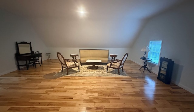 Charming 2-bedroom barndominium in historic Appomattox Virginia.