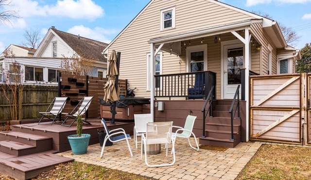 Charming 2-bedroom bungalow in desirable Louisville Highlands neighborhood