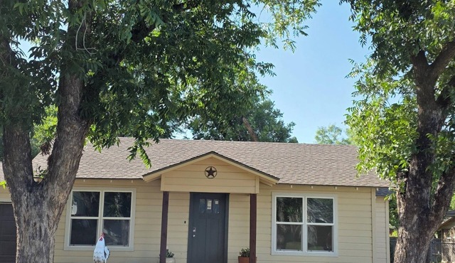 Charming 2-bedroom bungalow in peaceful San Angelo with WiFi, AC