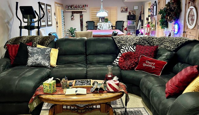 Charming 2-bedroom bacement with WiFi, AC in enjoyable Murray