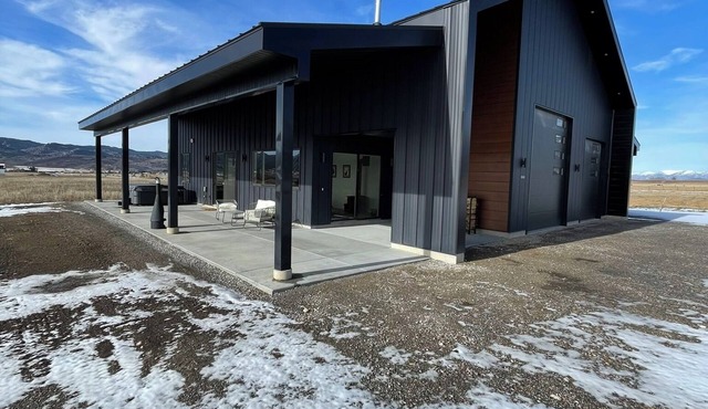 Charming 2-bedroom barndominium unit A in superb Thayne with AC