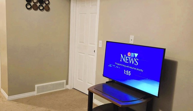 Charming 2-Bedroom Basement Suite: Comfort & Convenience Await in Prime Location