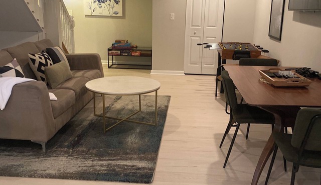 Charming 2-Bedroom Basement Apartment with AC, WiFi in enchanting Leesburg