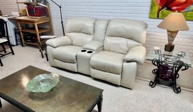 Charming 2-bedroom Basement apartment with WiFi & Private Patio in Republic, Mo
