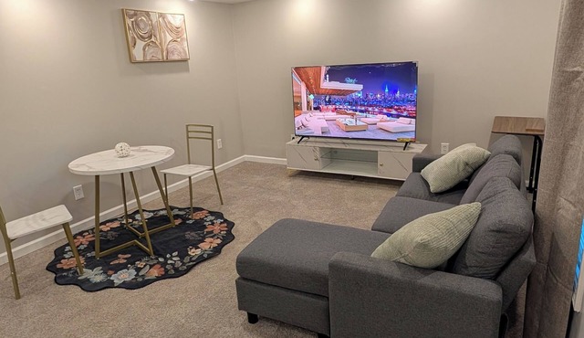 Charming 2-bedroom basement with WiFi, AC in brilliant Conley