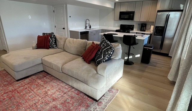 Charming 2-bedroom basement apartment with AC, WiFi in awesome Saratoga Springs