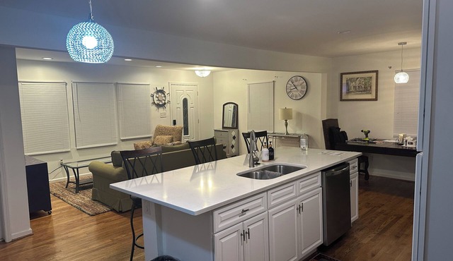 Charming 2-bedroom bed & breakfast in Durham with WiFi, AC