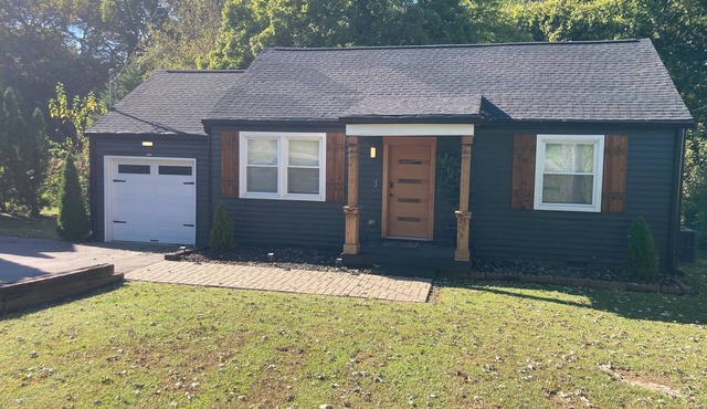 Charming 2-bedroom bungalow in Nashville only 4 miles from downtown!